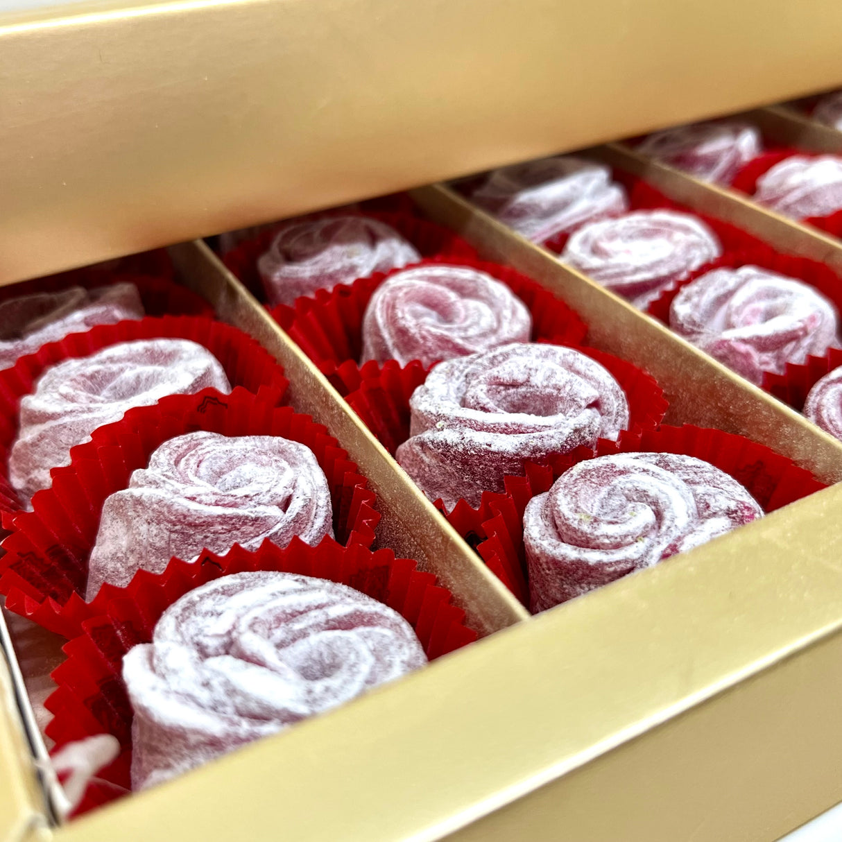 كارسيباسي بريميوم أرتيزان حلوى الورد التركية الخالية من الغلوتين - علبة هدايا 600غ