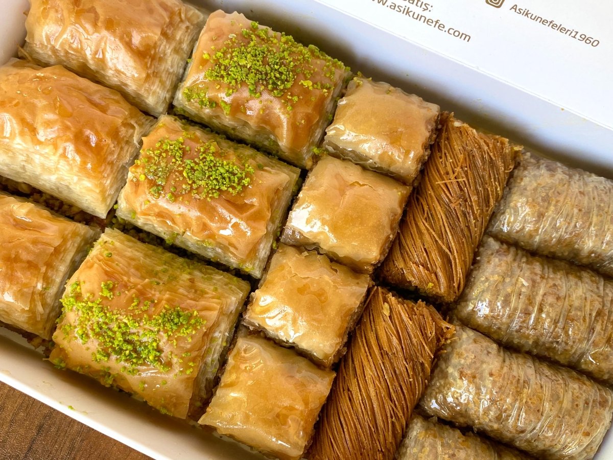 Asi | Assorted Baklava with Pistachio and Walnut - TryAladdin