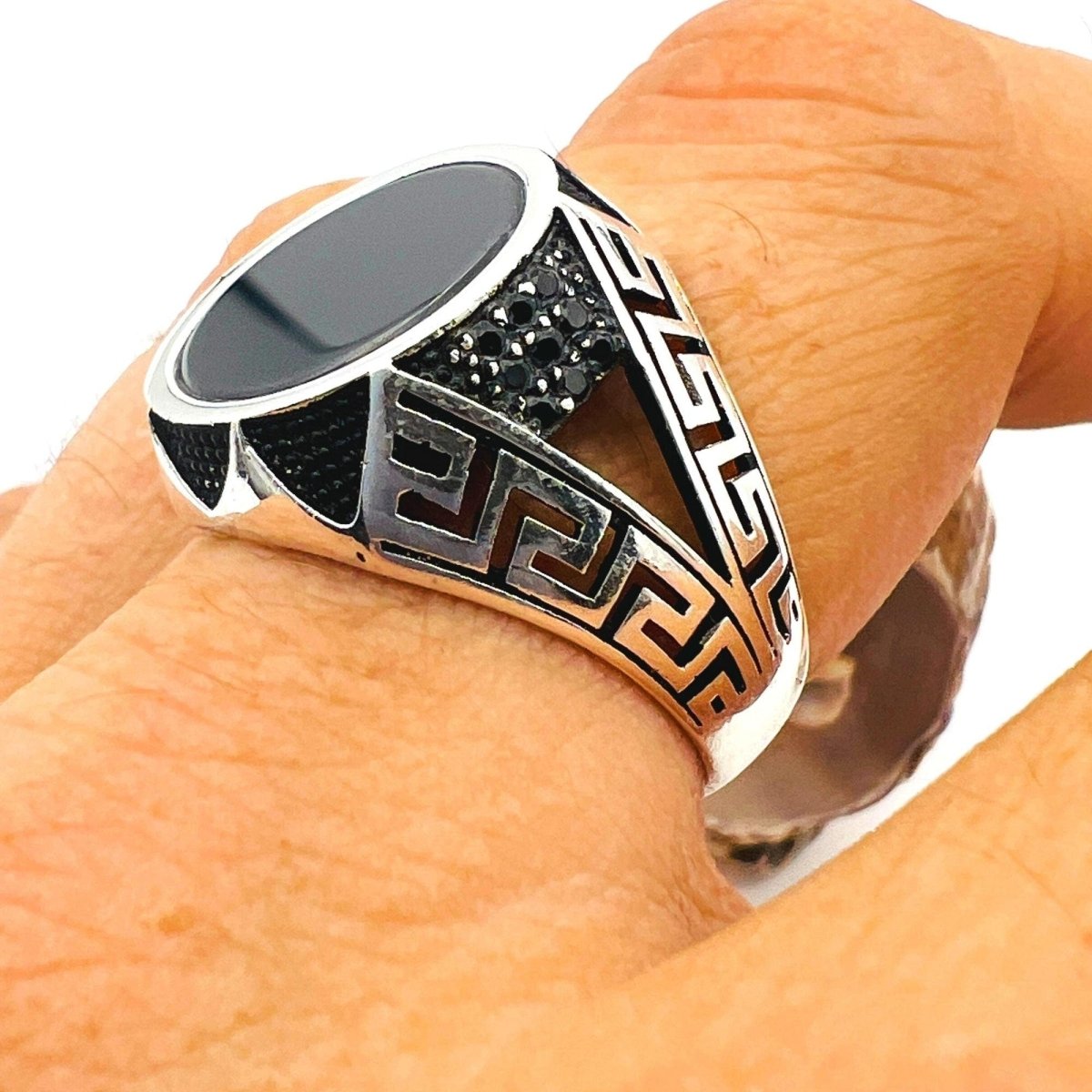 Onyx Men's Silver Ring - TryAladdin