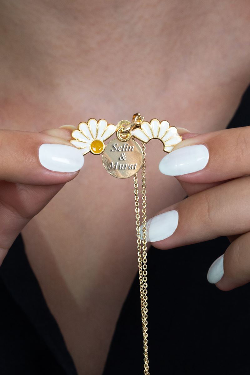 Taki | Personalized Gold Color Lady's Daisy Necklace - TryAladdin