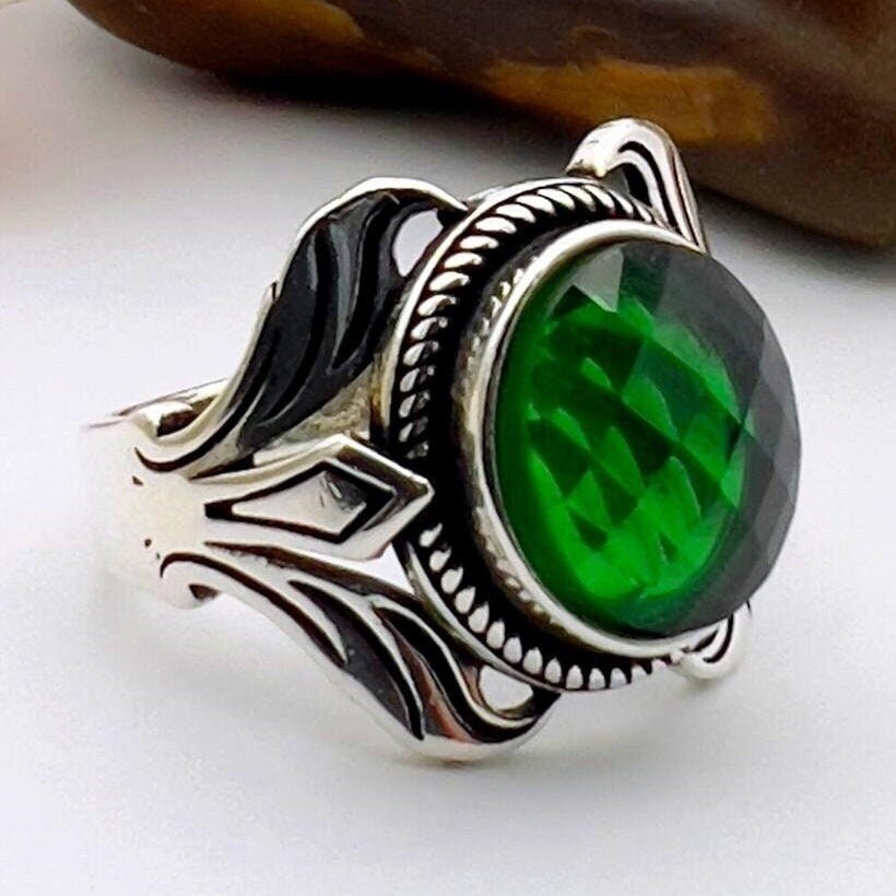 Unisex Green Emerald Silver Ring - TryAladdin