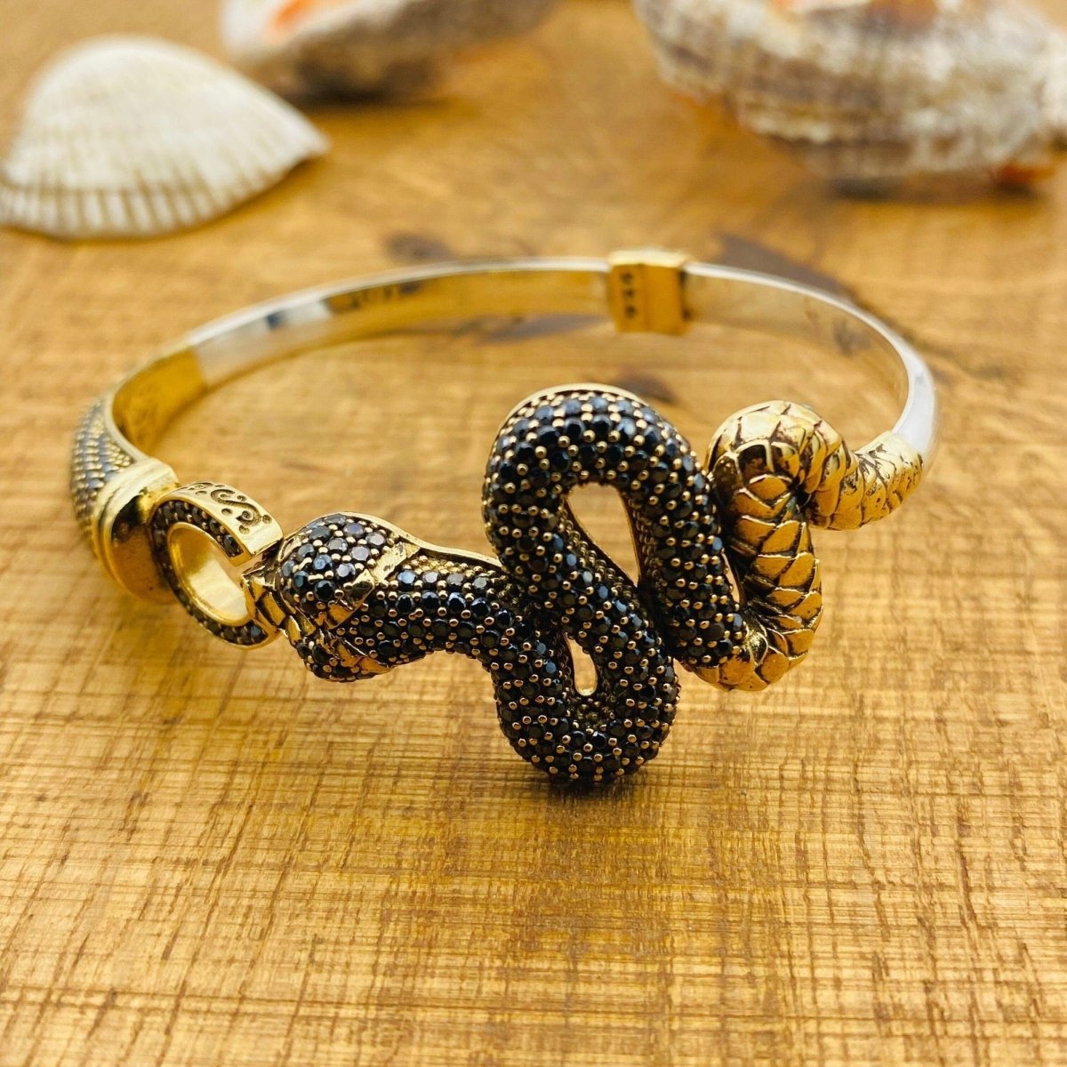 Women's Adjustable Black Onyx Snake Bracelet - TryAladdin