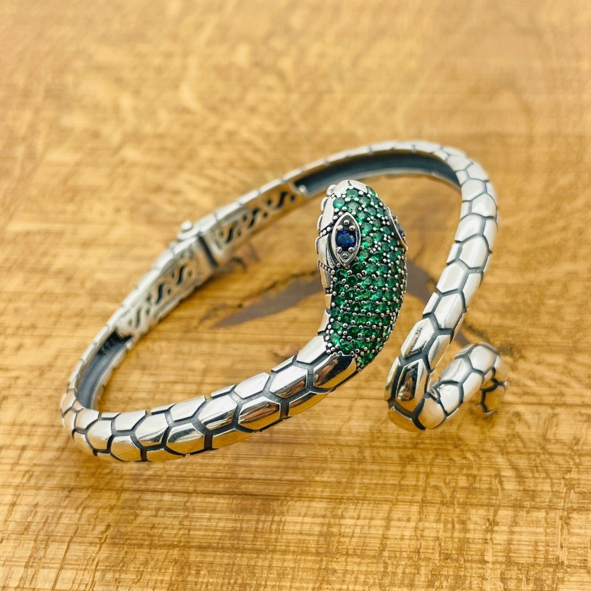 Women’s Emerald Snake Bracelet - TryAladdin