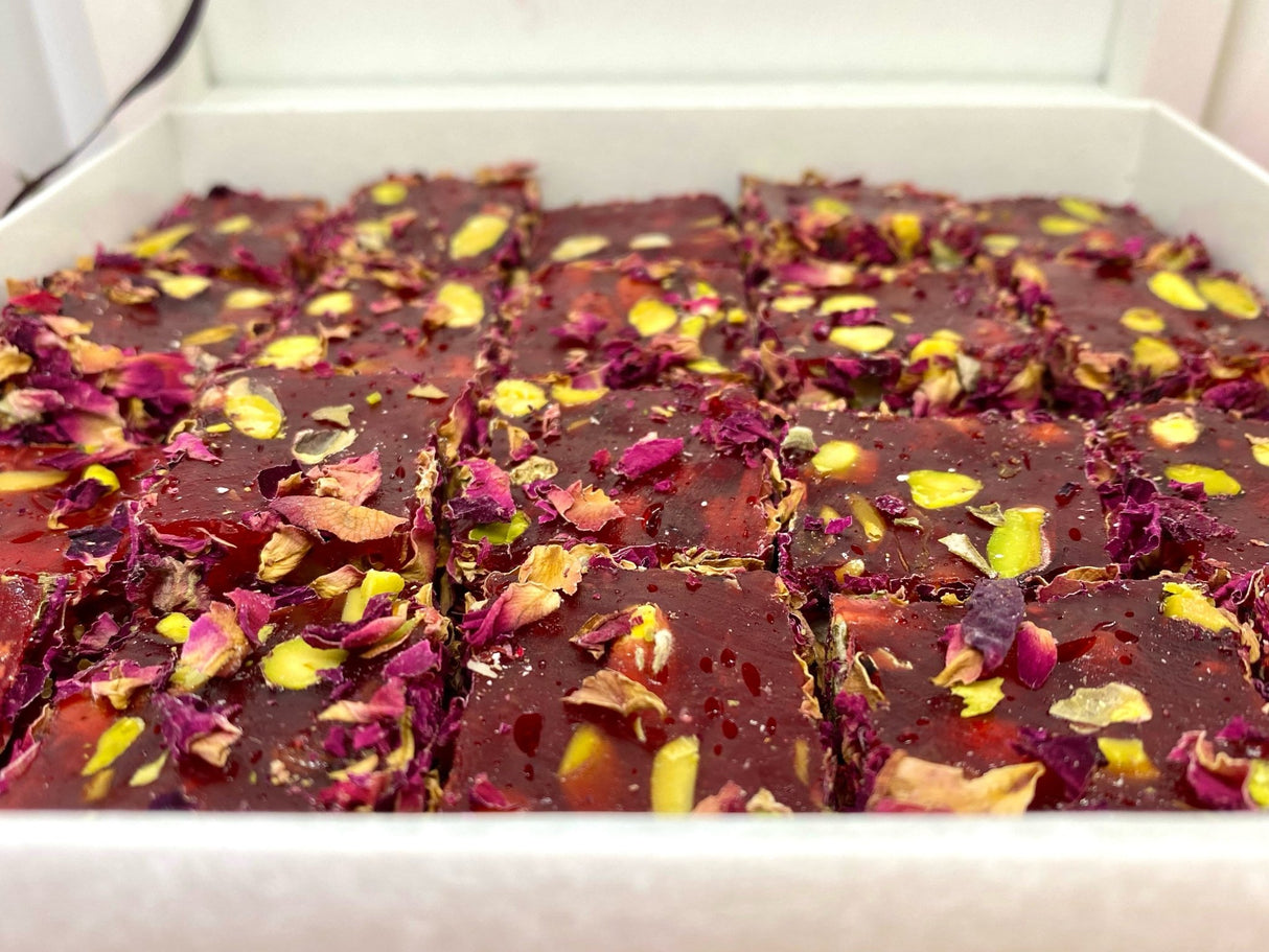 Ganik | Turkish Delight Pistachio Pomegranate Wick with Rose Petals - TryAladdin